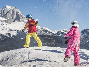 familie-schneeballschlacht-wilder-kaiser-foto-von-felbert-reiter-6danielreiterpetervonfelbert