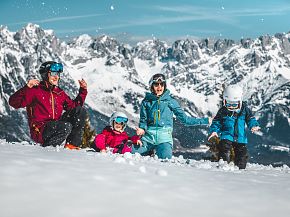 Kinder im Winterurlaub in Scheffau am Wilden Kaiser (Tirol)