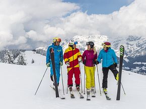 Vom Skihotel Kaiser in Tirol aus sind Sie in kürzester Zeit auf der Piste.