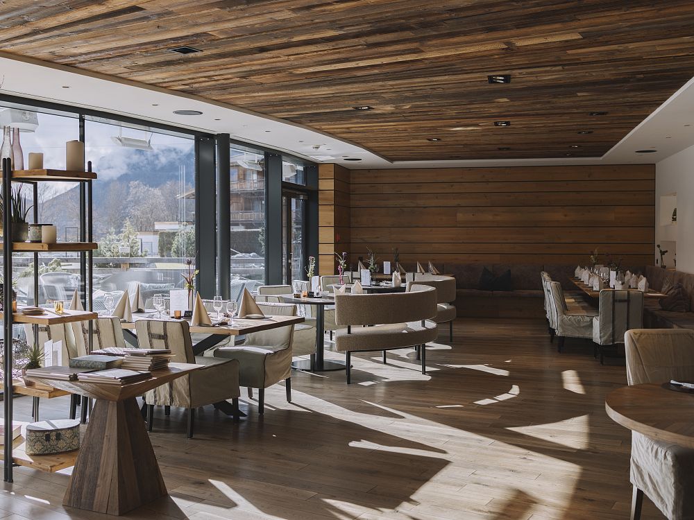 À-la-carte indulgence & bar at the Kaiserlodge